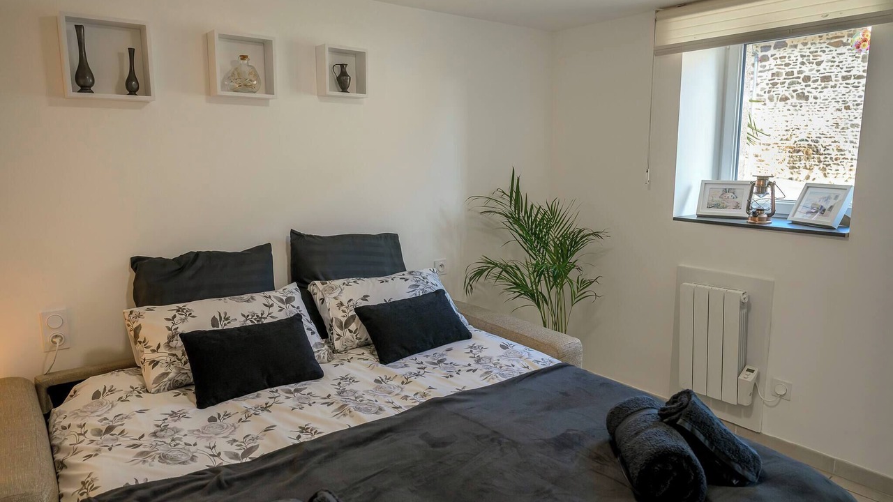 Photo of Bedroom in Montenay