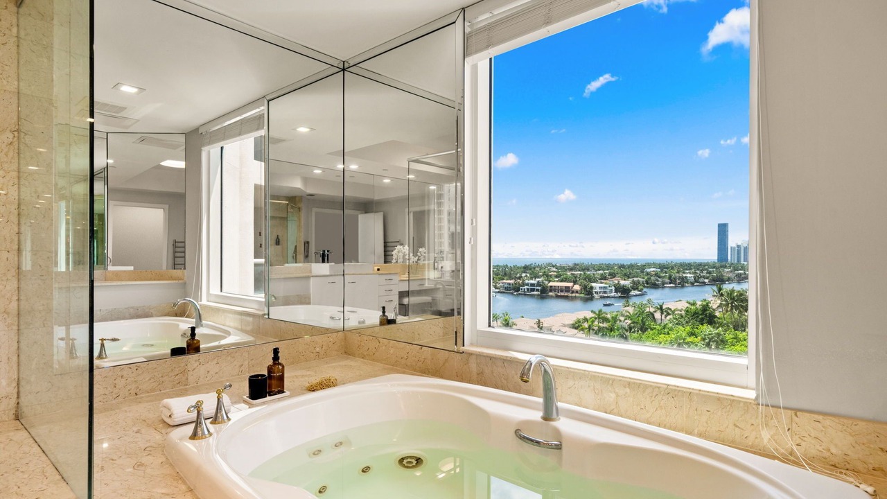 Photo of Bathroom in Aventura