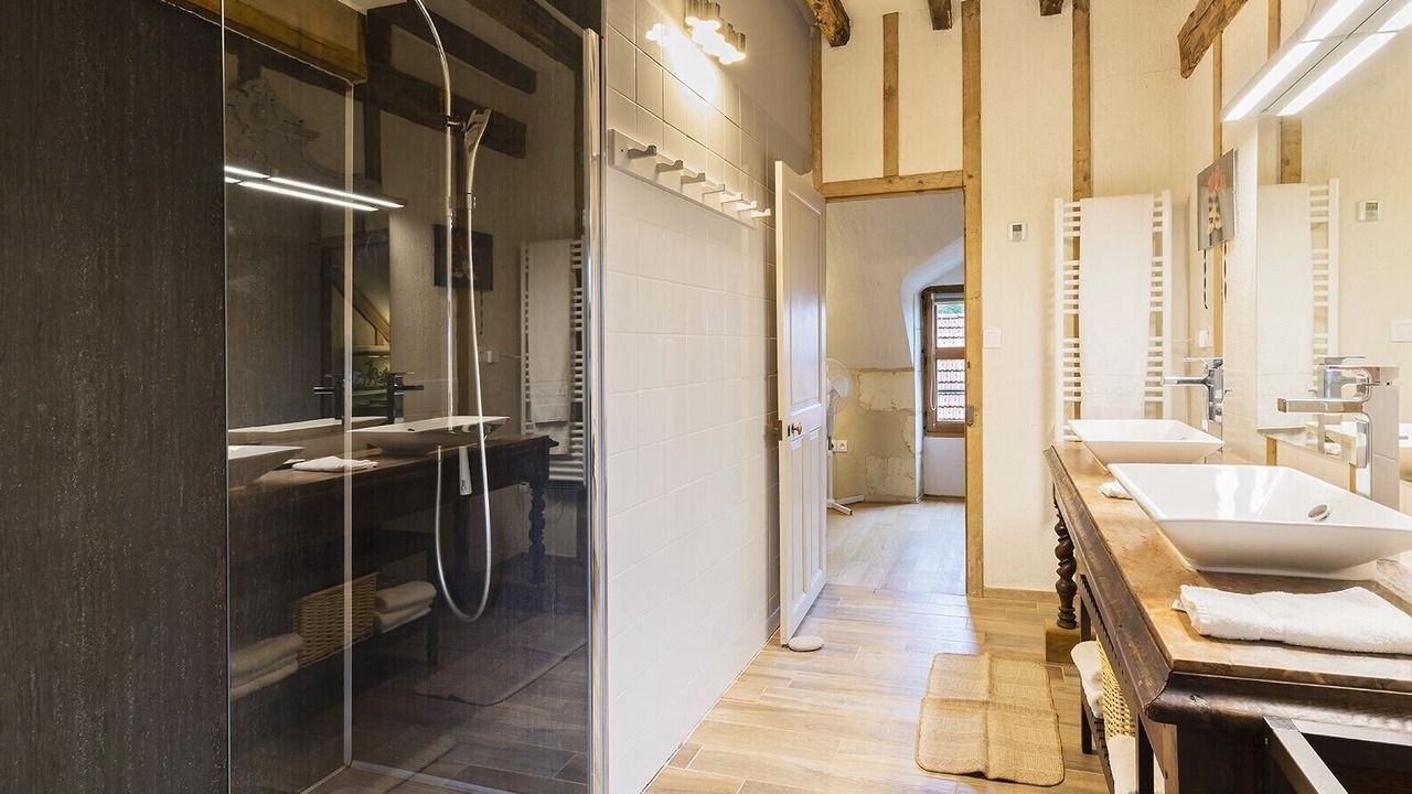 Photo of Bathroom in Cravant-les-Coteaux