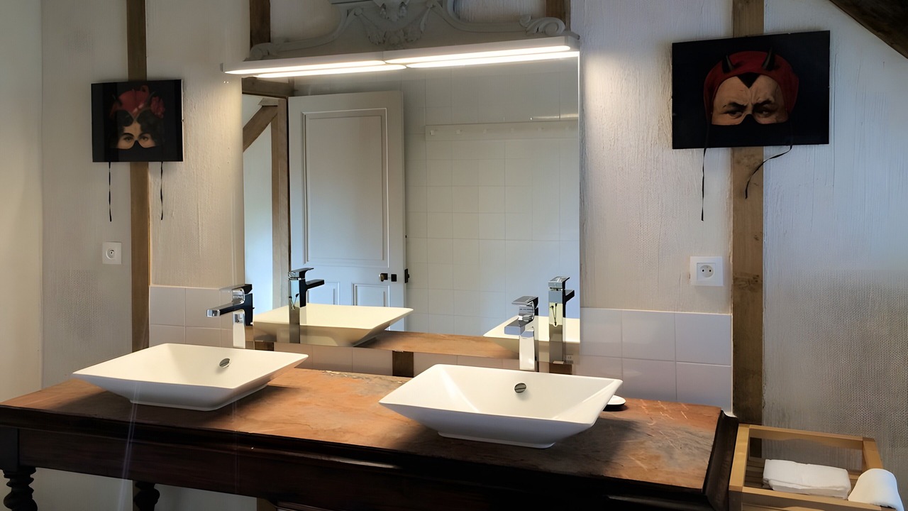 Photo of Bathroom in Cravant-les-Coteaux
