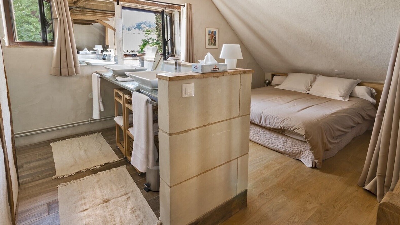 Photo of Bedroom in Cravant-les-Coteaux