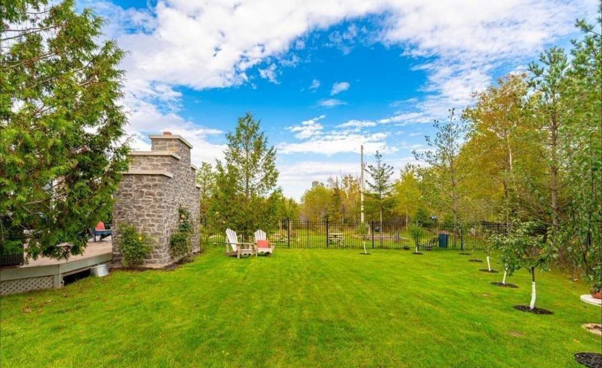 Photo of Outdoor in Amaranth