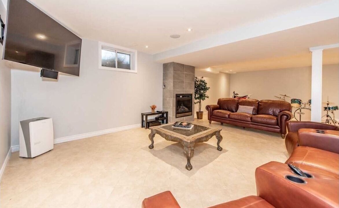 Photo of Livingroom in Amaranth