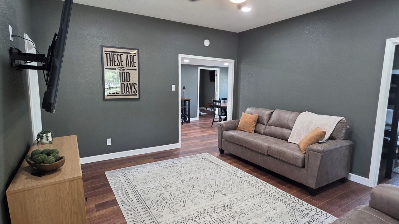 Photo of Livingroom in Cawker City