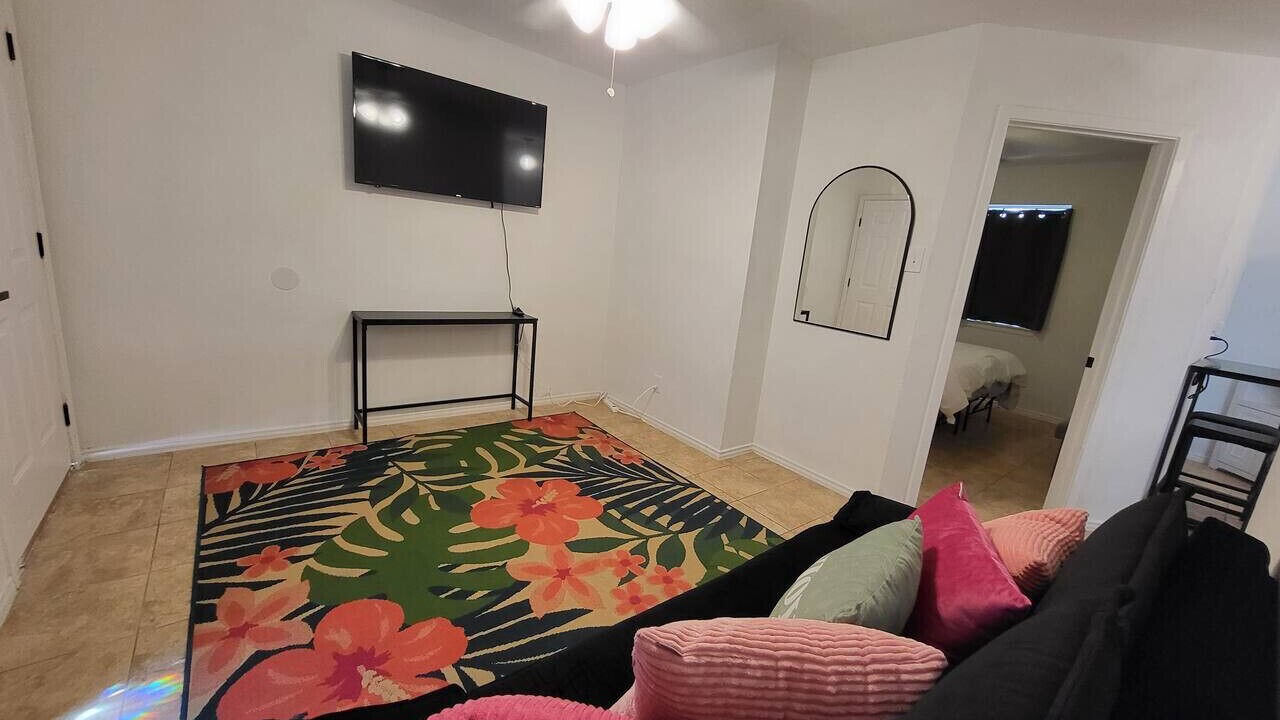 Photo of Livingroom in Eastern Division