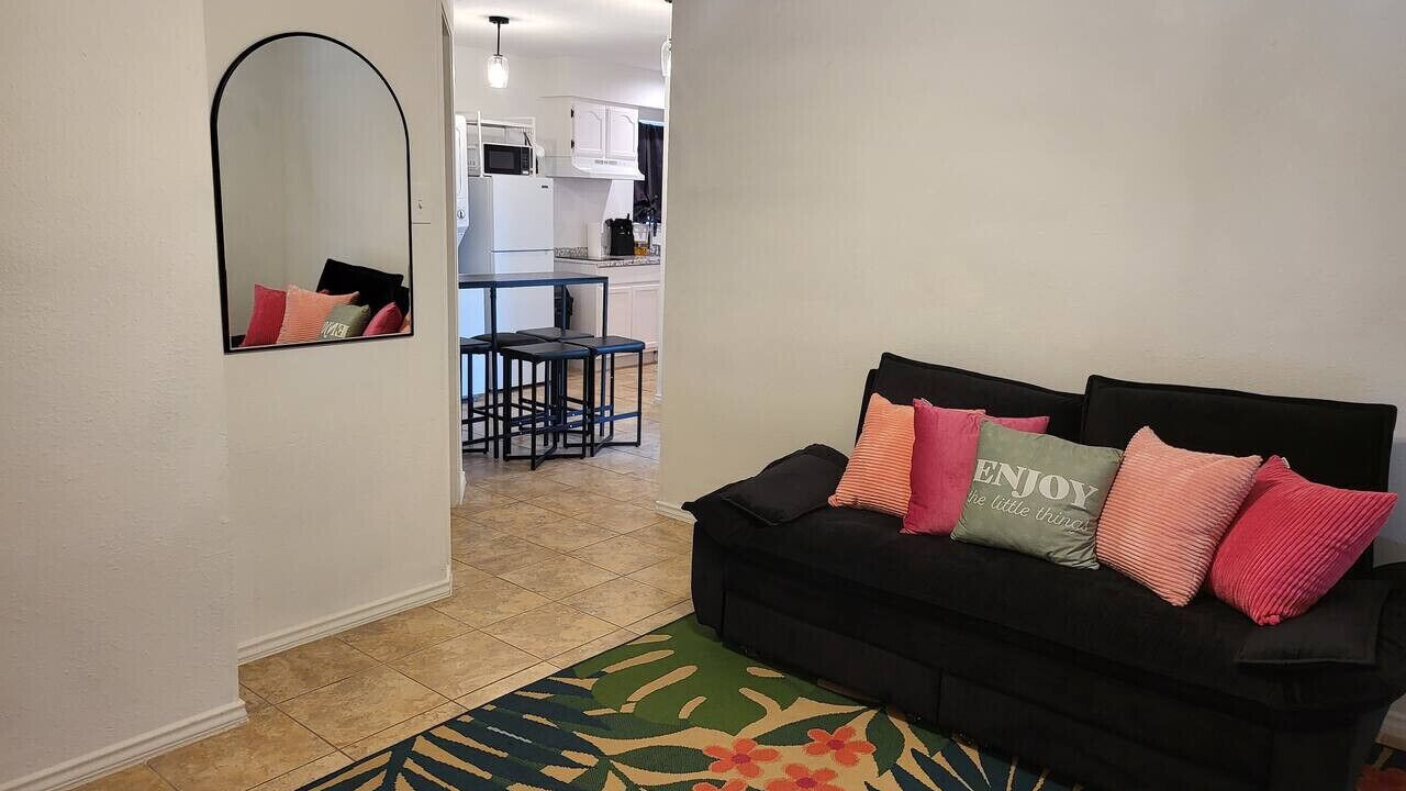 Photo of Livingroom in Eastern Division