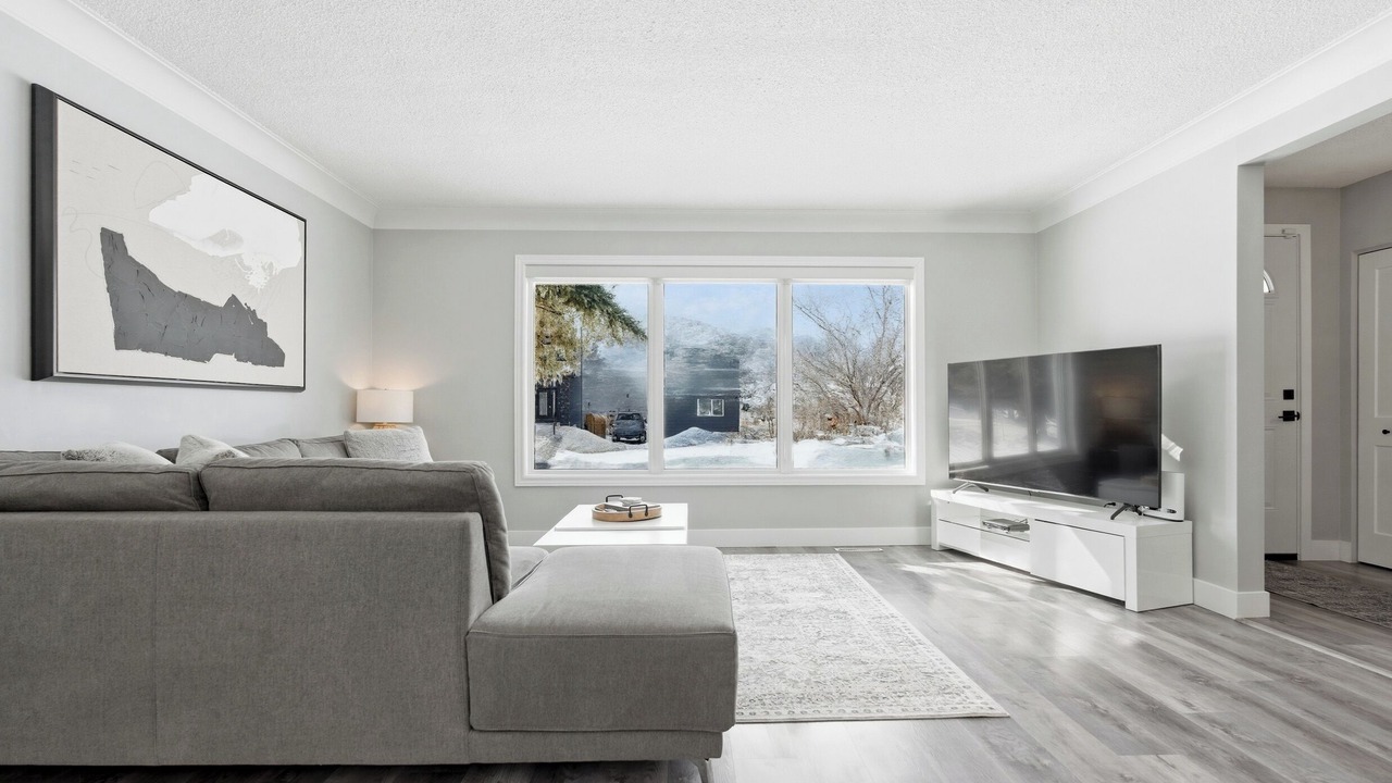 Photo of Livingroom in Birds Hill