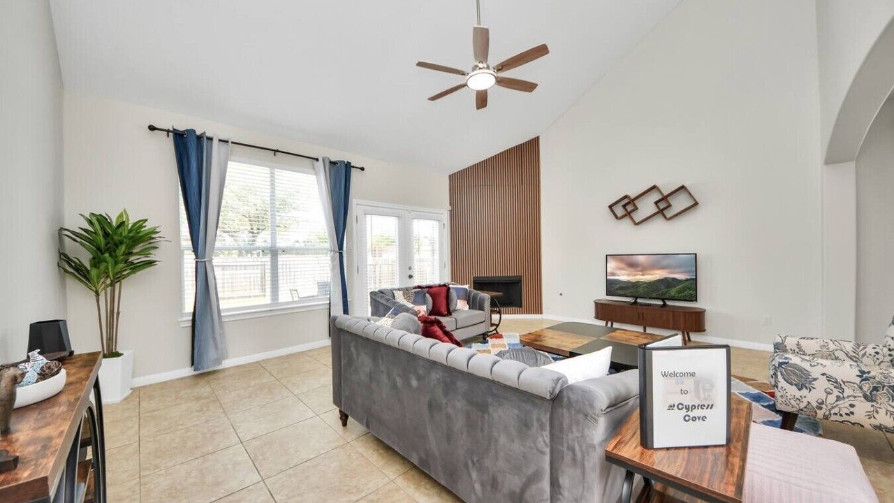 Photo of Livingroom in Cypress