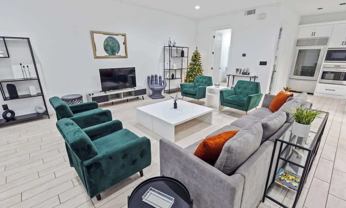 Photo of Livingroom in Greenway Plaza-Upper Kirby