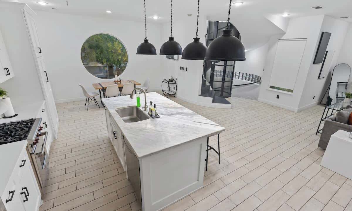 Photo of Kitchen in Greenway Plaza-Upper Kirby