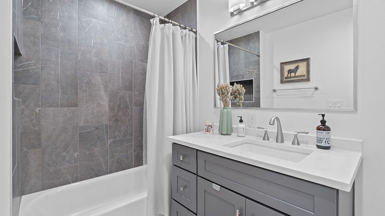 Photo of Bathroom in South Manchaca
