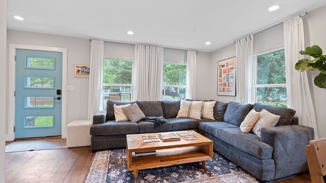 Photo of Livingroom in South Manchaca