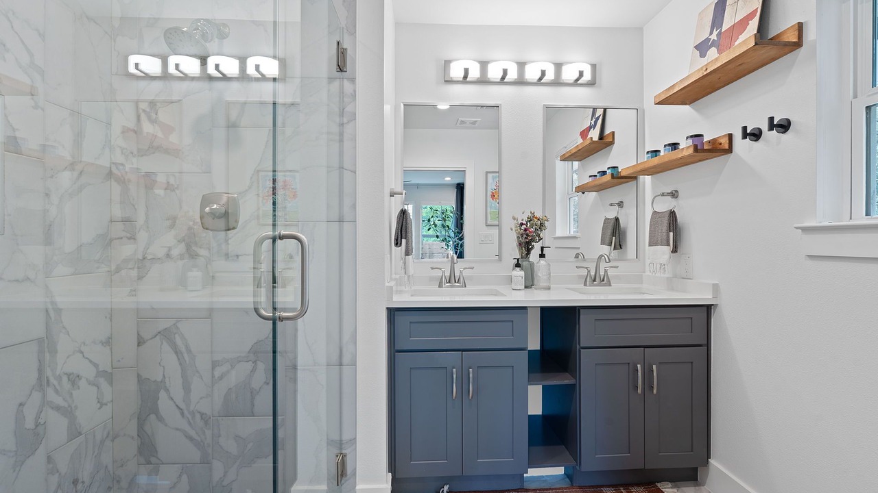 Photo of Bathroom in South Manchaca