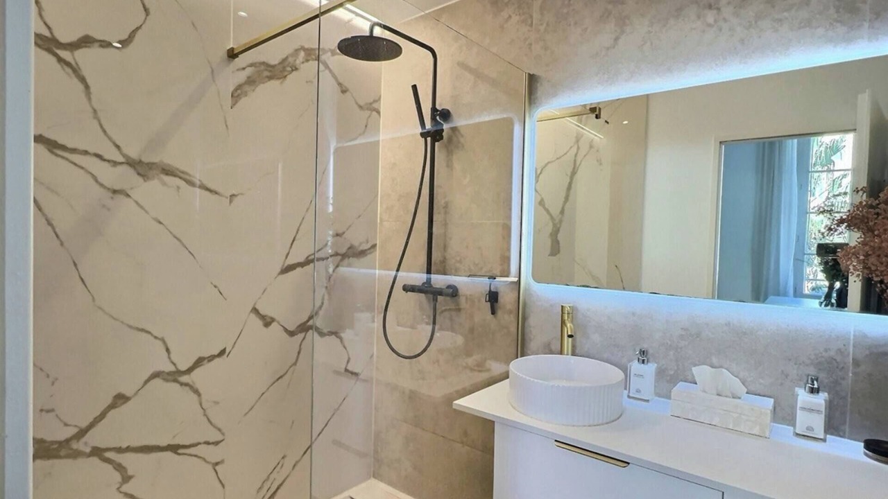Photo of Bathroom in Hyeres City Centre