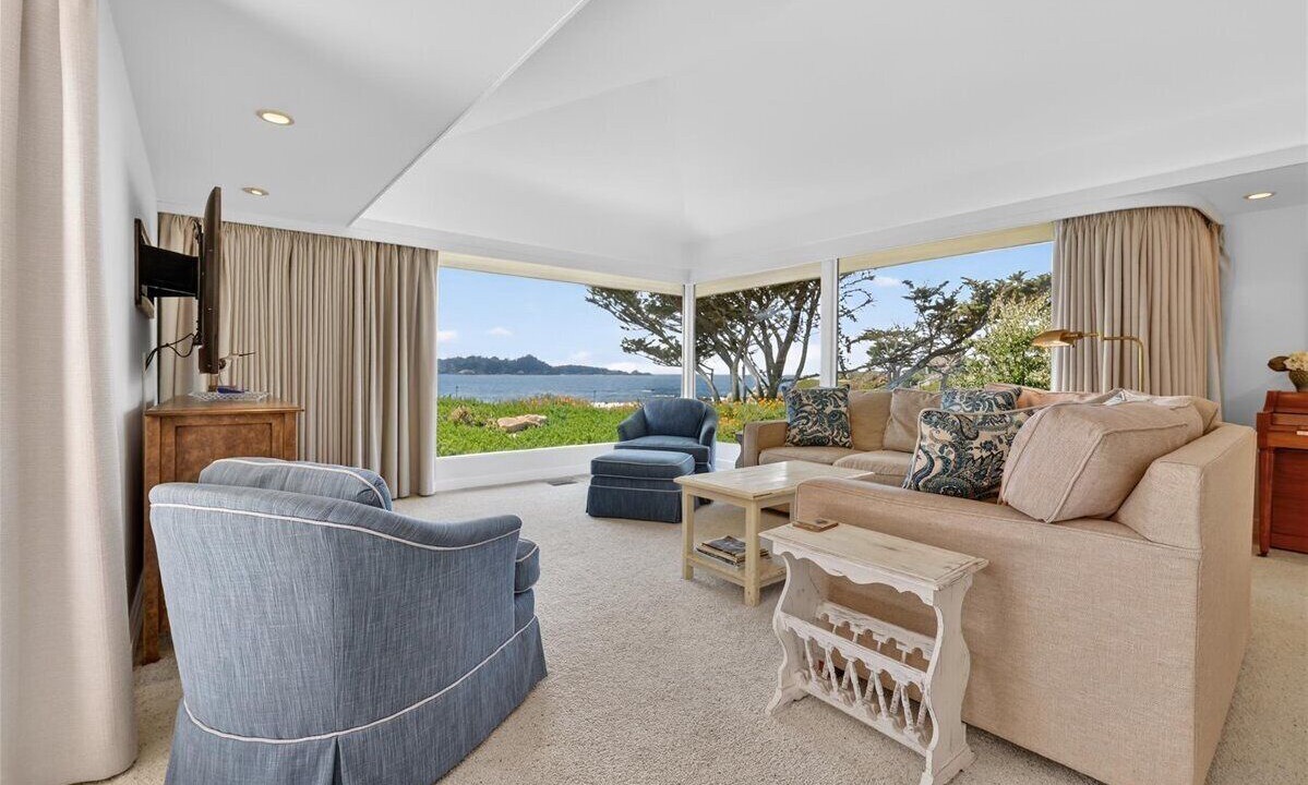 Photo of Livingroom in Carmel Point