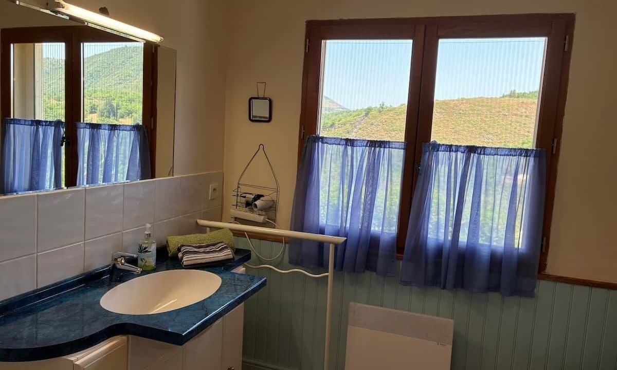 Photo of Bathroom in Quillan