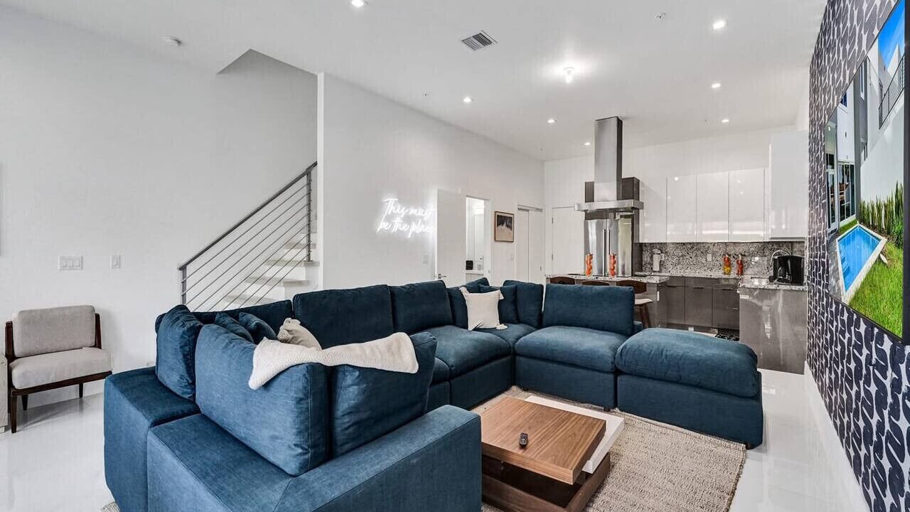 Photo of Livingroom in Lake Ridge