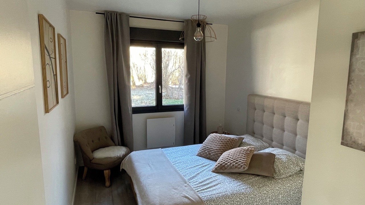 Photo of Bedroom in Gap