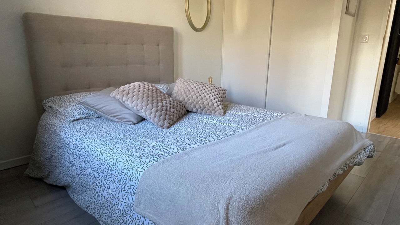 Photo of Bedroom in Gap