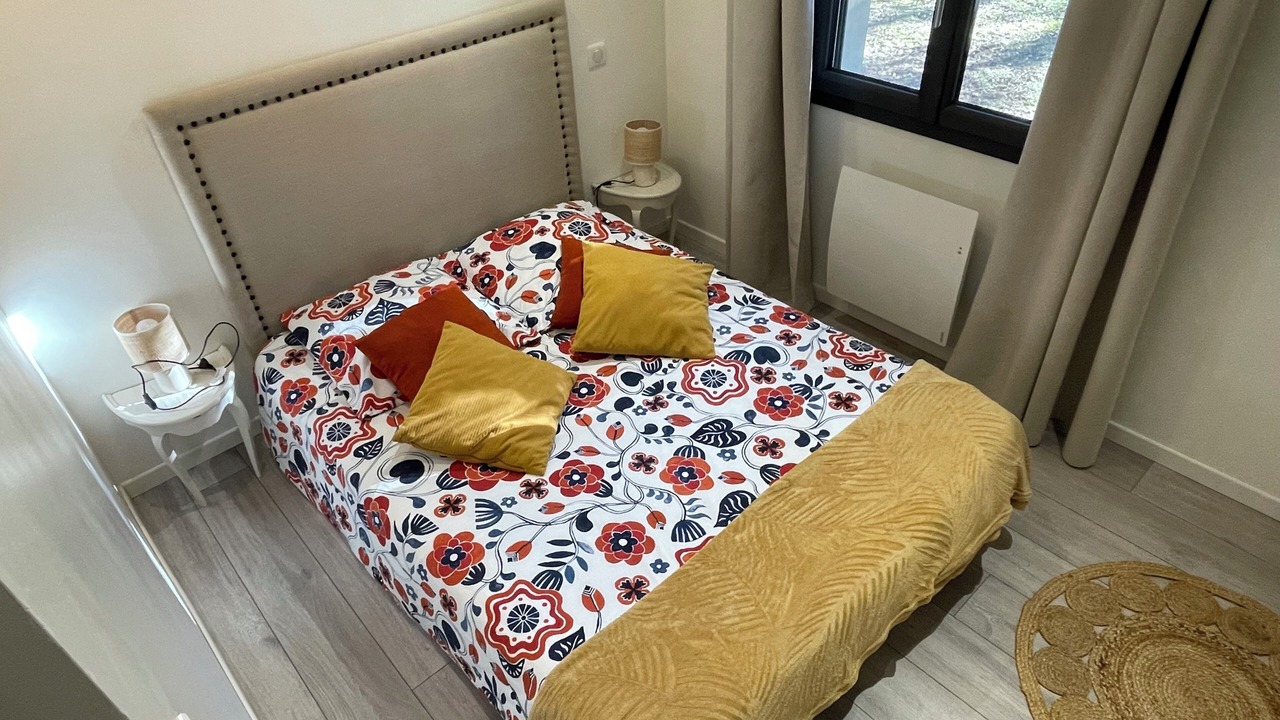 Photo of Bedroom in Gap