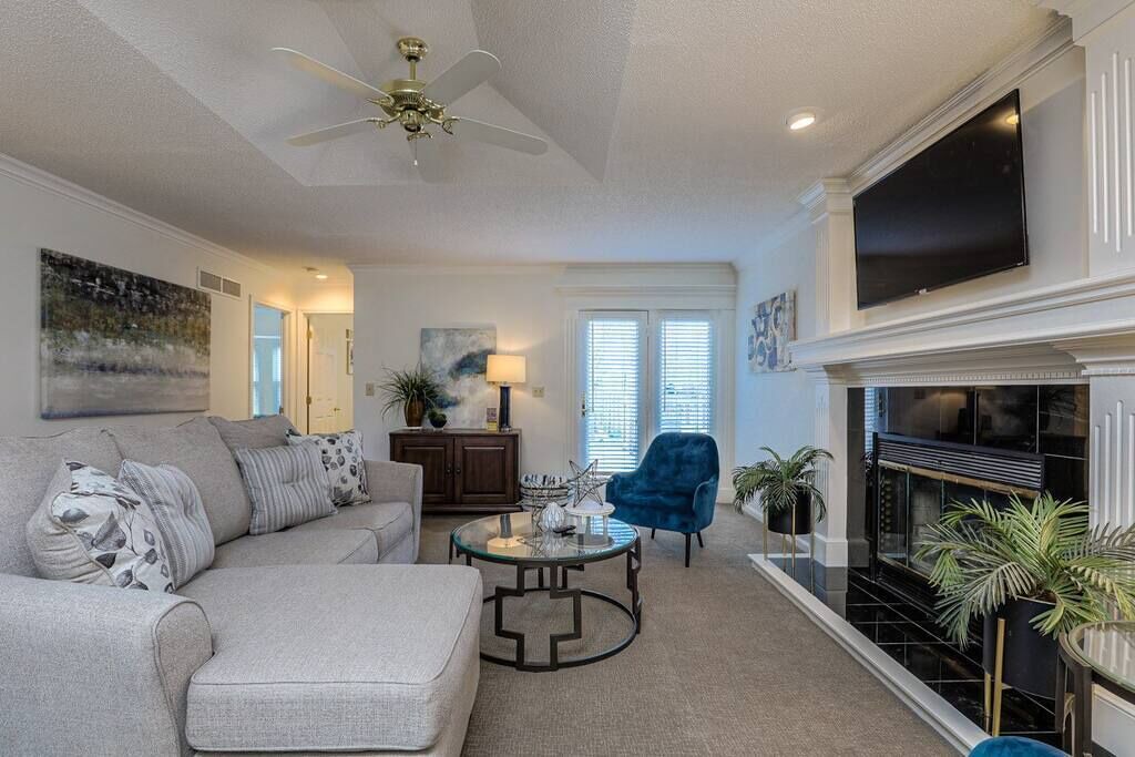 Photo of Livingroom in Lenexa
