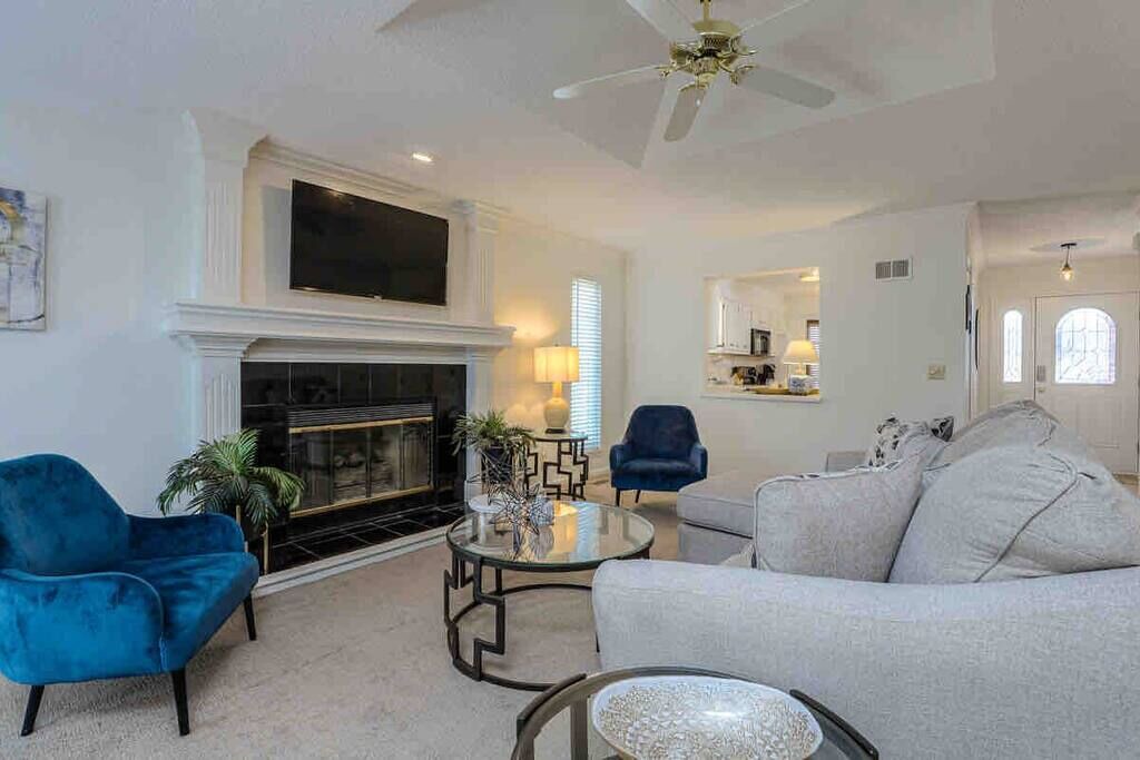 Photo of Livingroom in Lenexa