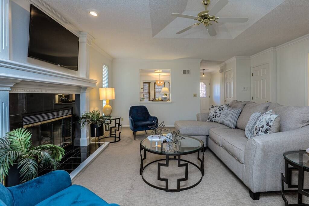 Photo of Livingroom in Lenexa