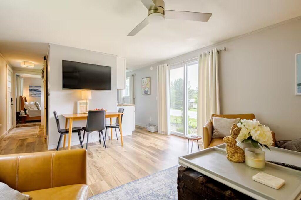 Photo of Livingroom in Livonia Center