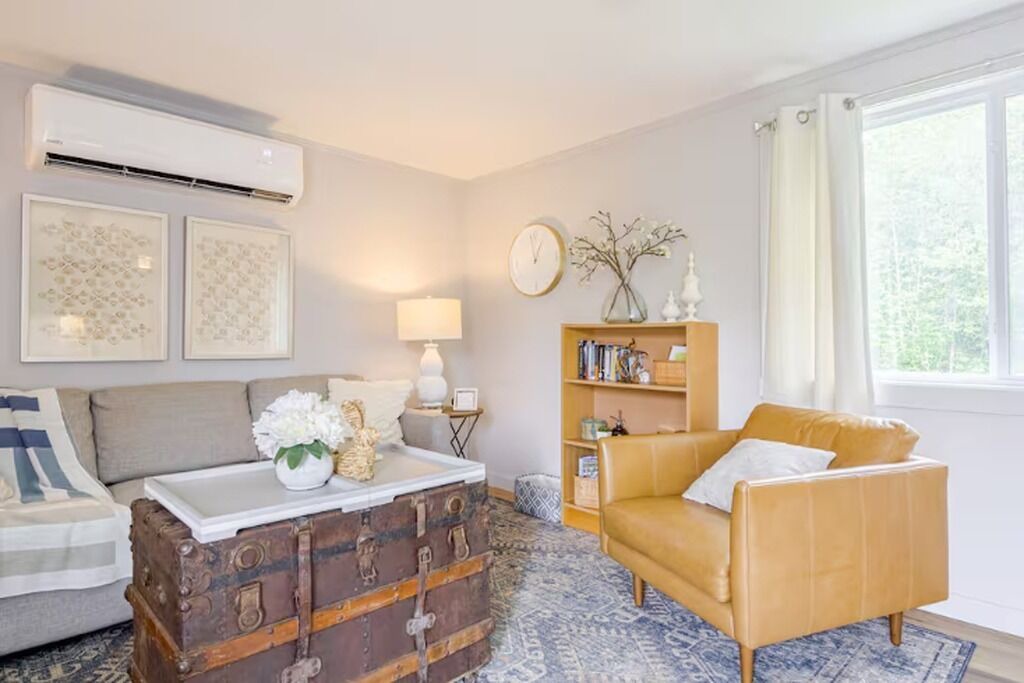 Photo of Livingroom in Livonia Center