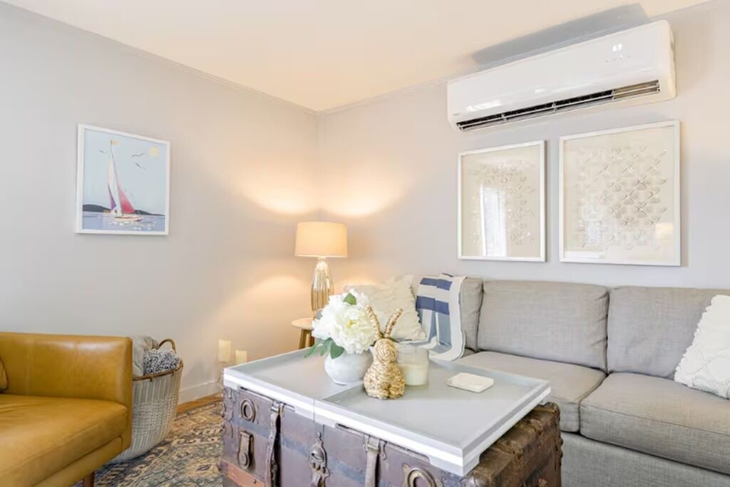 Photo of Livingroom in Livonia Center