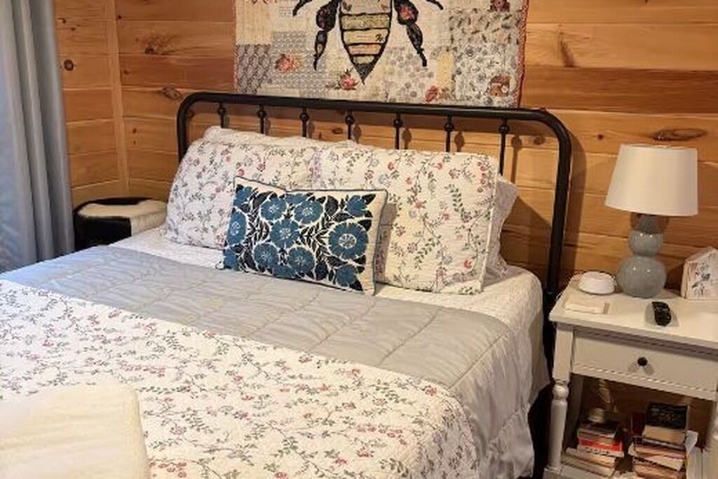 Photo of Bedroom in Livonia Center