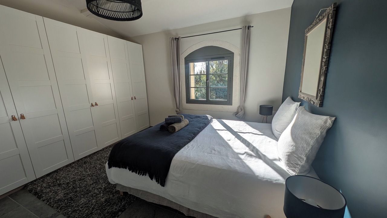 Photo of Bedroom in Maussane