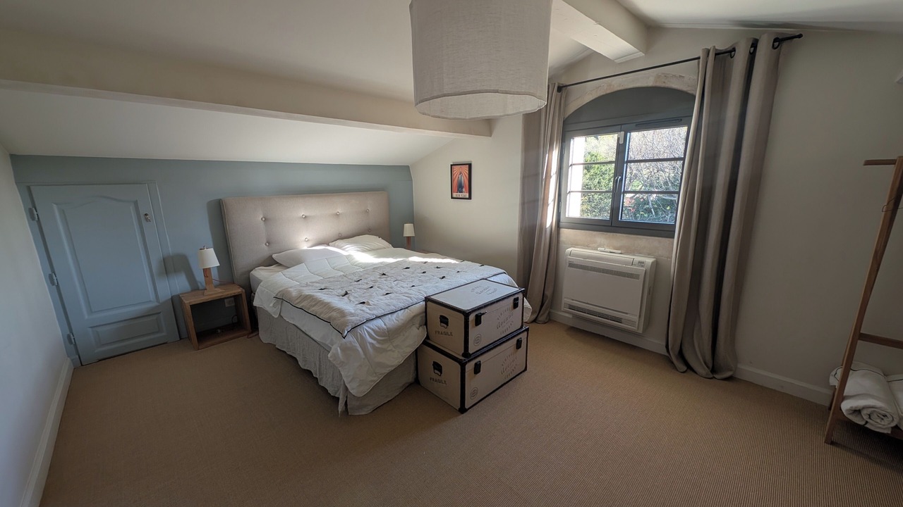 Photo of Bedroom in Maussane
