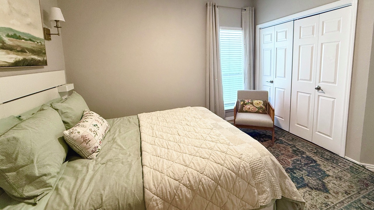 Photo of Bedroom in Oak Lawn