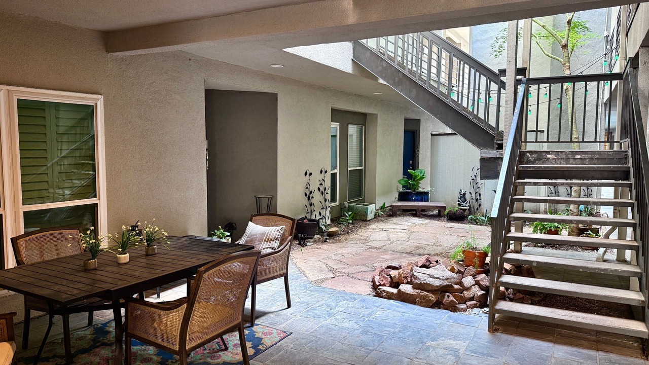Photo of Outdoor in Oak Lawn