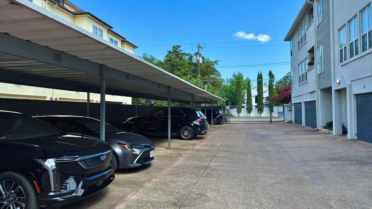 Photo of Outdoor in Oak Lawn