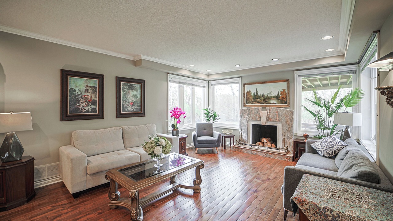 Photo of Livingroom in Richmond Hill