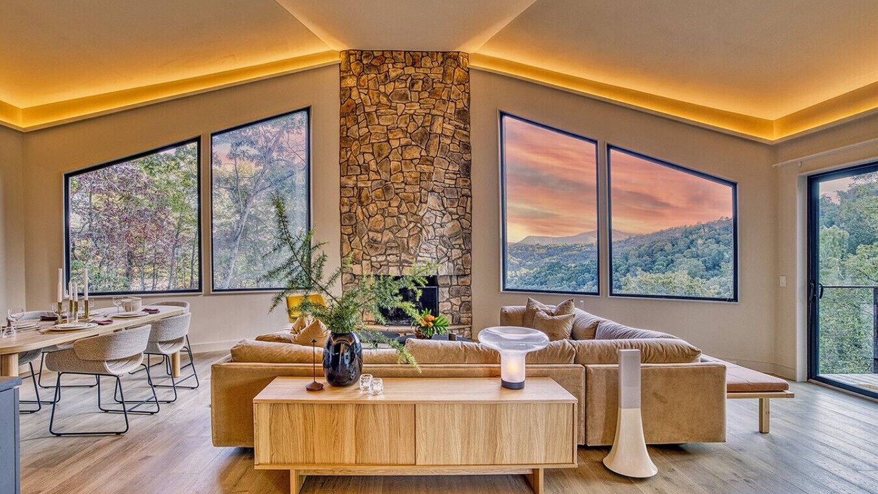 Photo of Livingroom in Hiawassee
