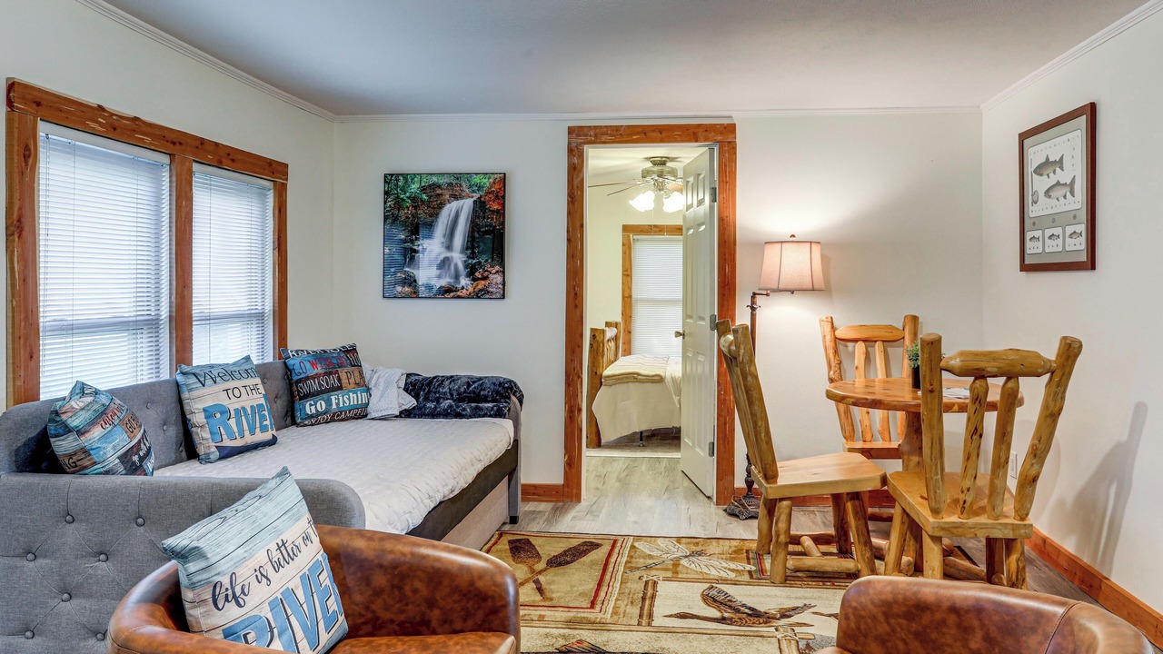 Photo of Livingroom in Mammoth Spring