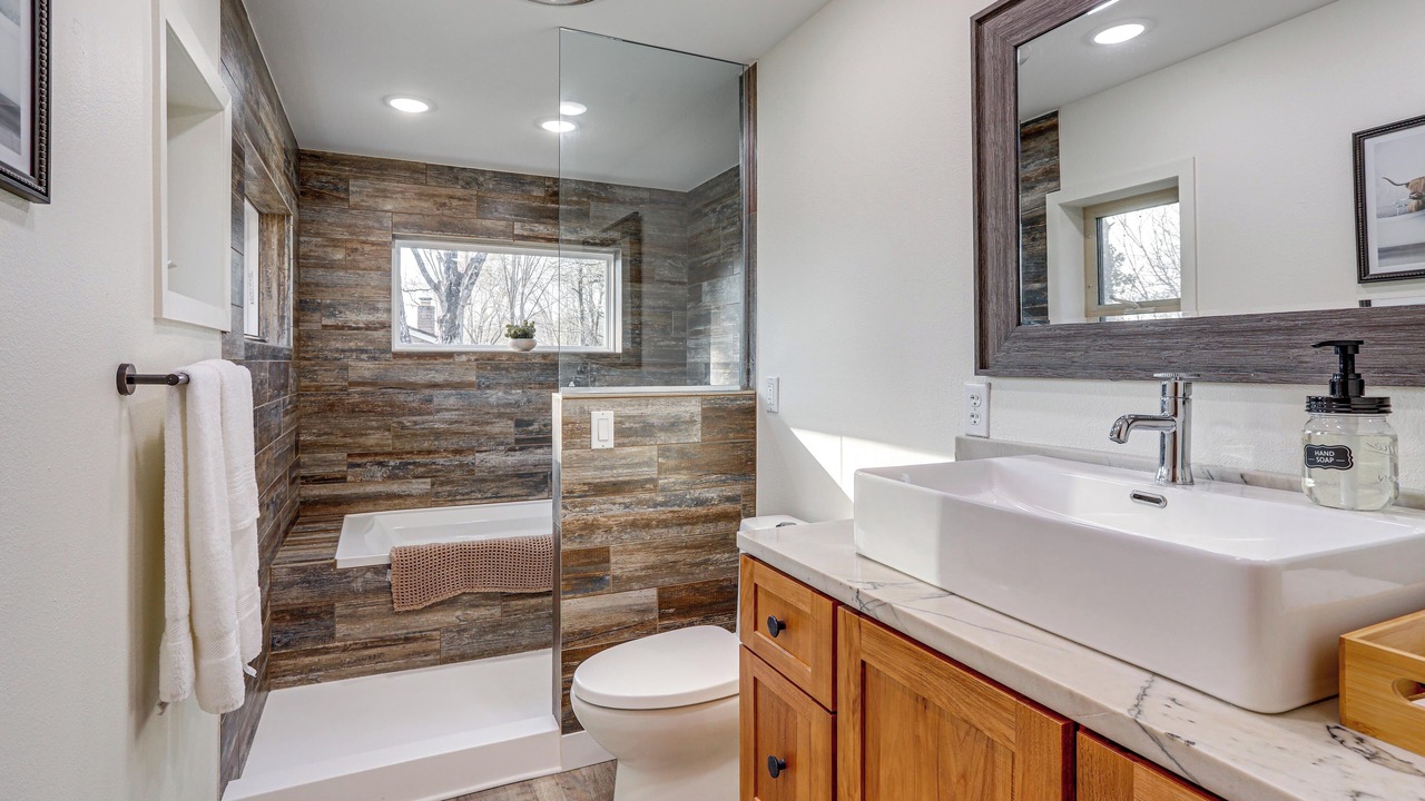 Photo of Bathroom in Mammoth Spring