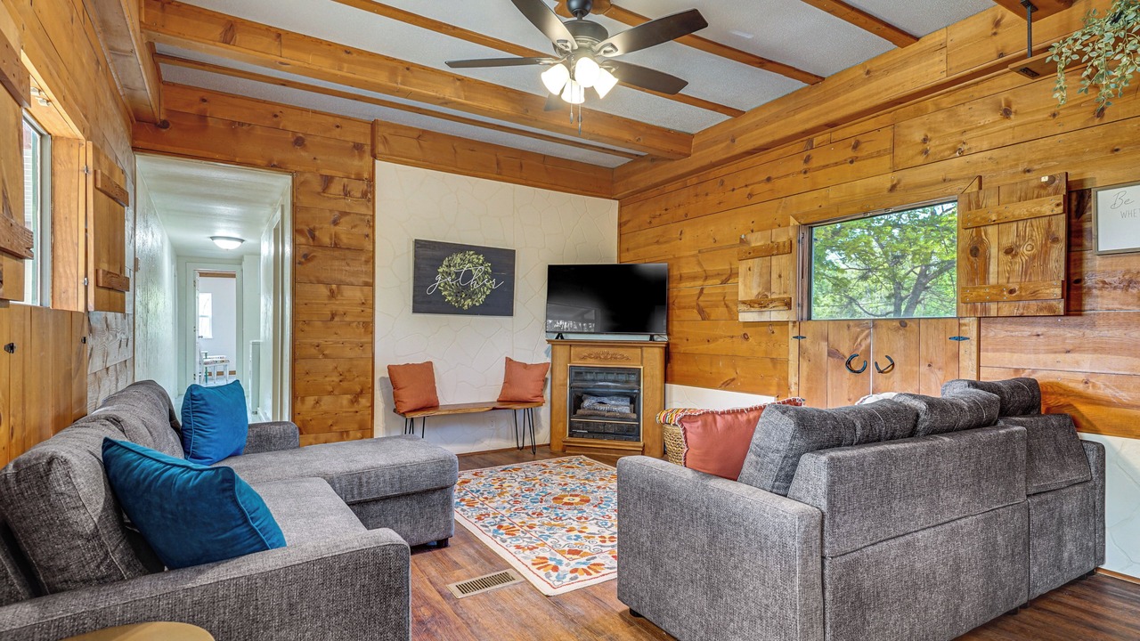 Photo of Livingroom in Hudson Oaks