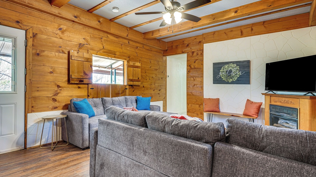 Photo of Livingroom in Hudson Oaks