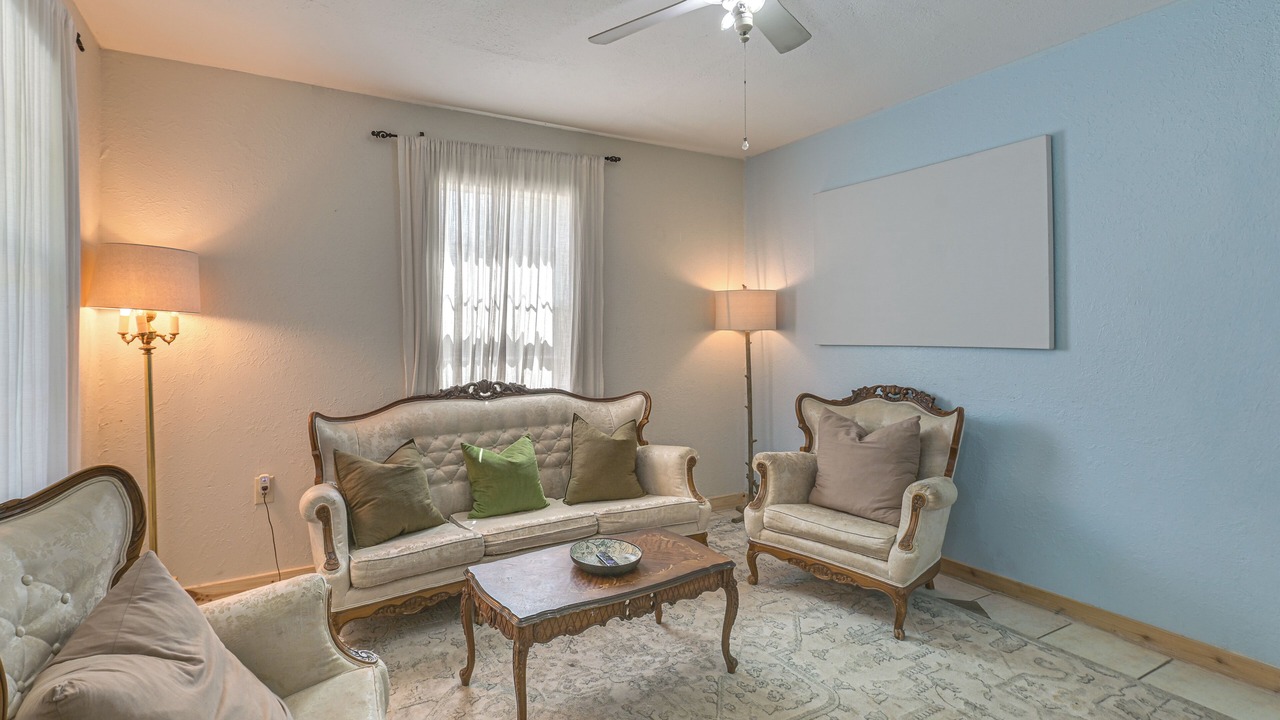 Photo of Livingroom in Crystal City