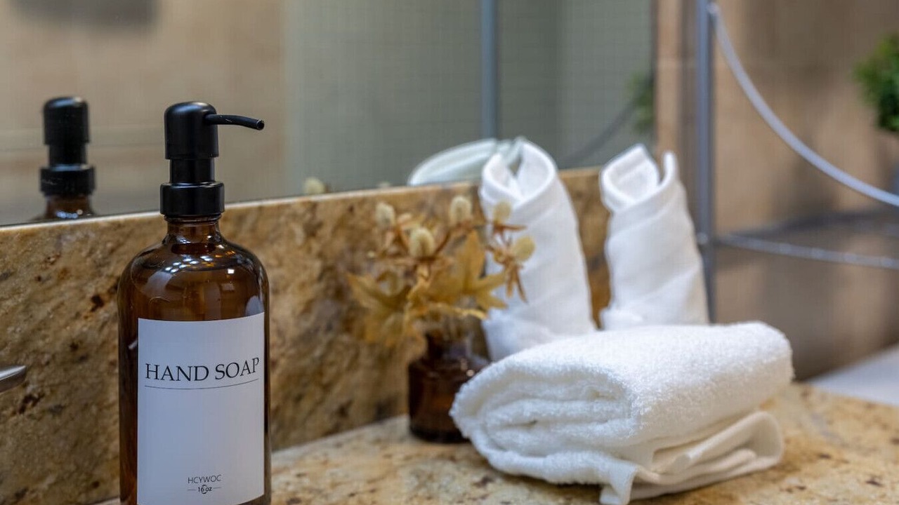 Photo of Bathroom in Downtown Honolulu