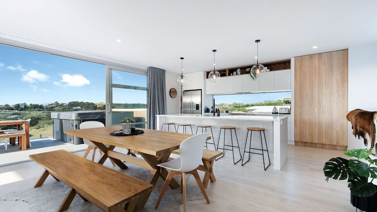 Photo of Others in Raglan