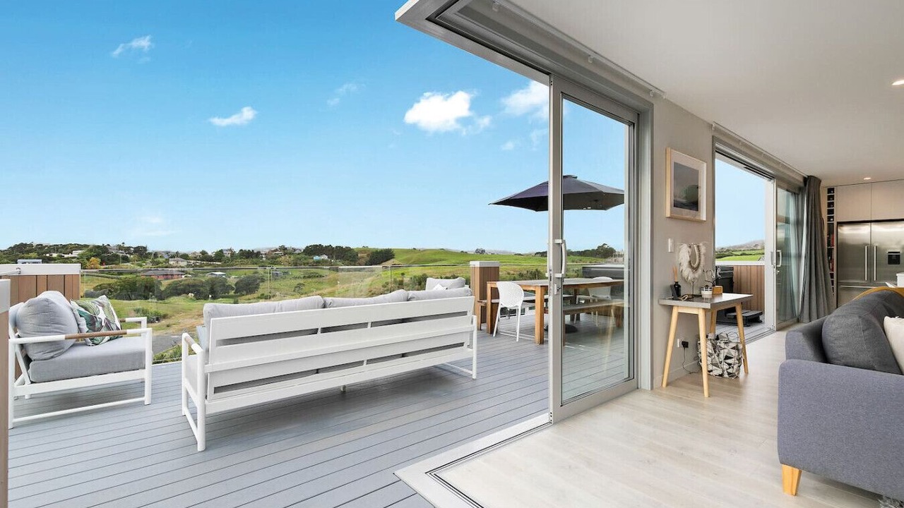 Photo of Others in Raglan