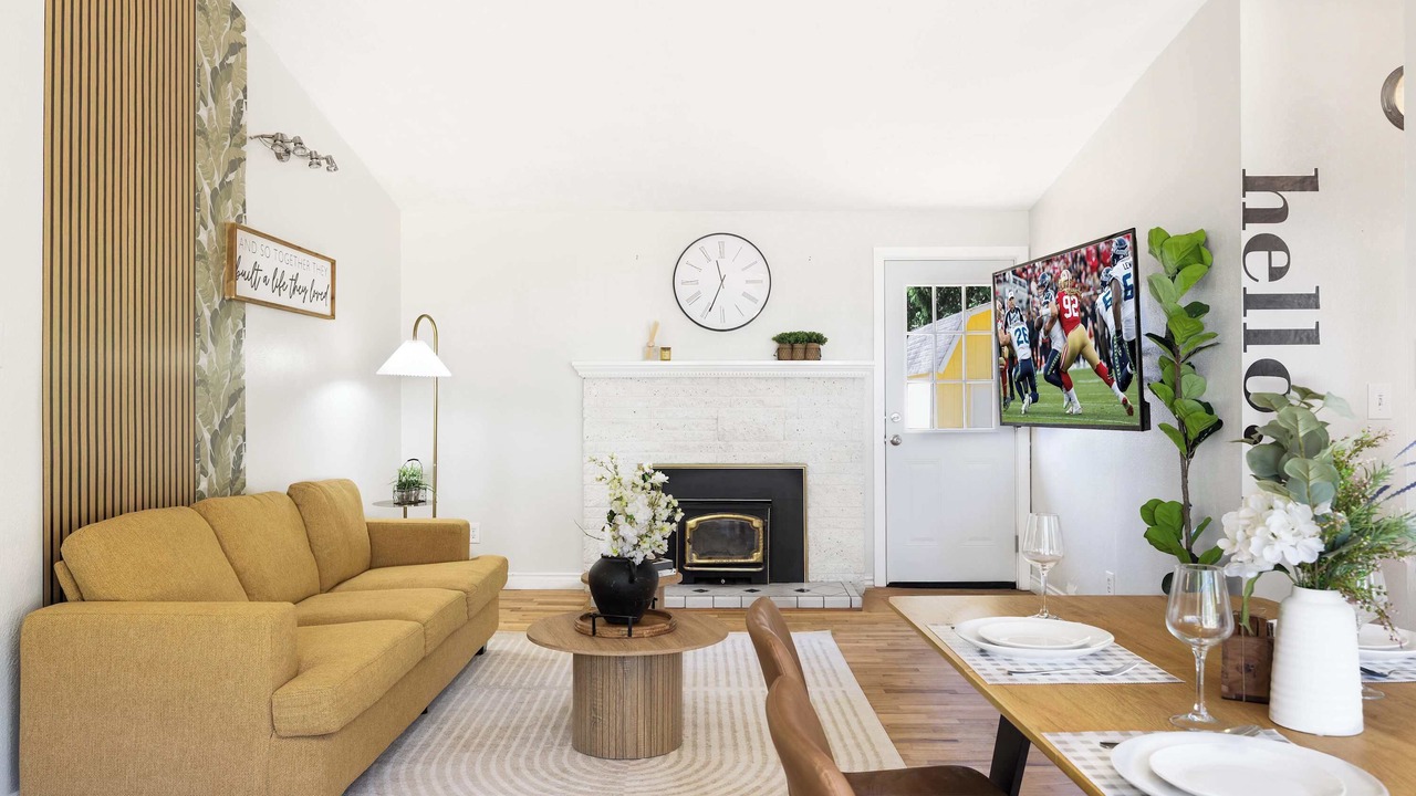 Photo of Livingroom in Shoreline
