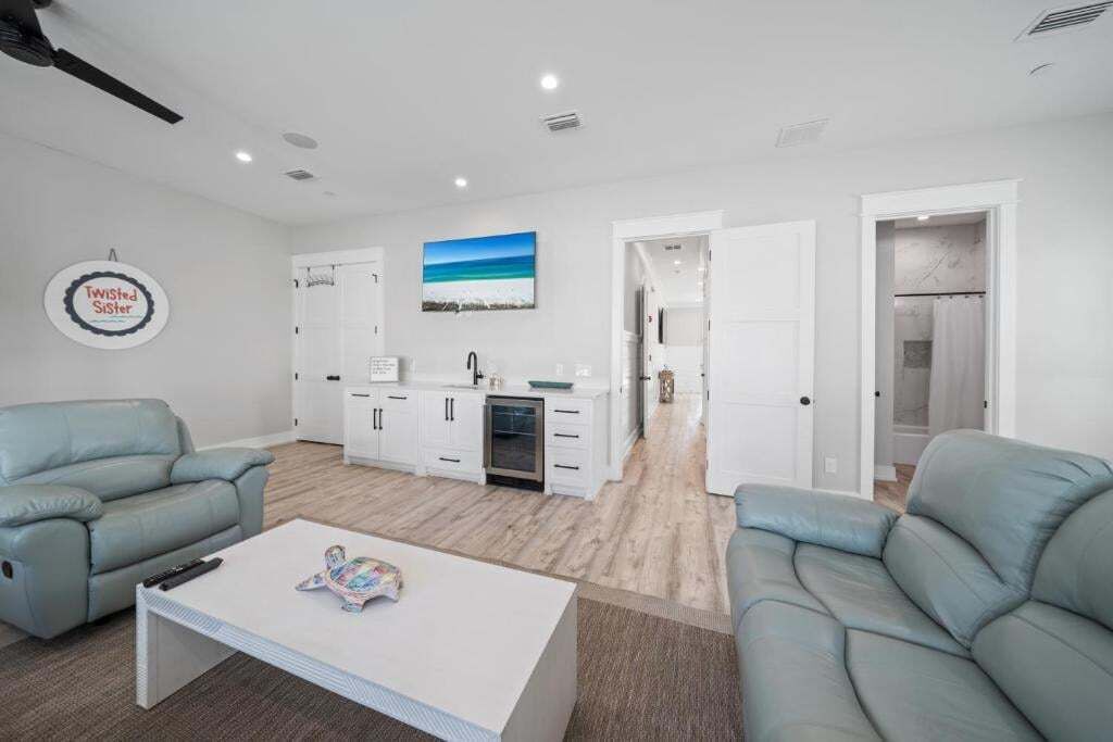 Photo of Livingroom in Bid-a-wee Beach