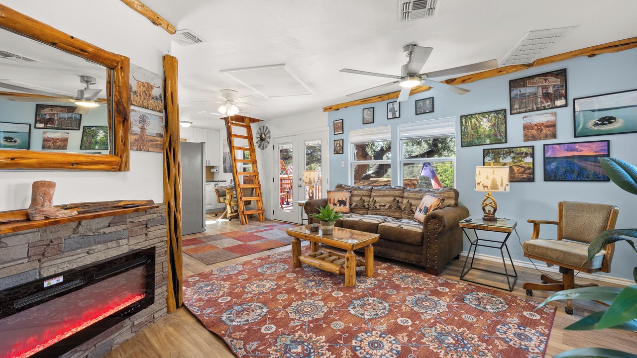 Photo of Livingroom in Lakehills
