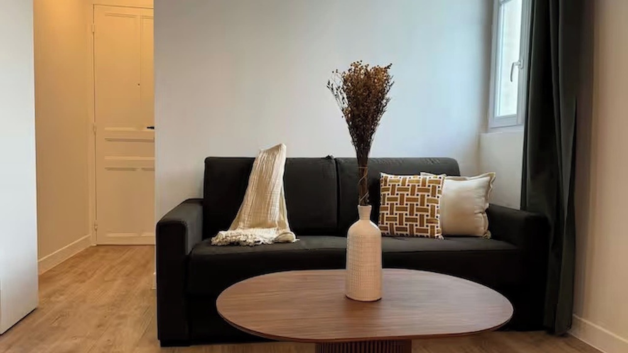 Photo of Livingroom in Republique–Point-du-Jour